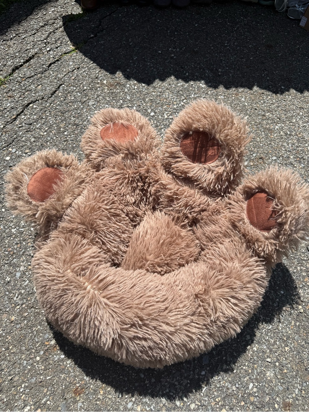 Plush Brown Bear Paw Dog Bed - Cozy Pet Cushion